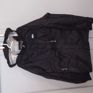 ☔Boys REI raincoat , rain shell waterproof.